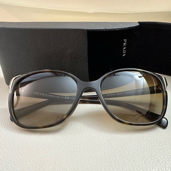 Prada Polarized
Square Gradient Arrow-Edge Sunglasses - Picture 2 of 4